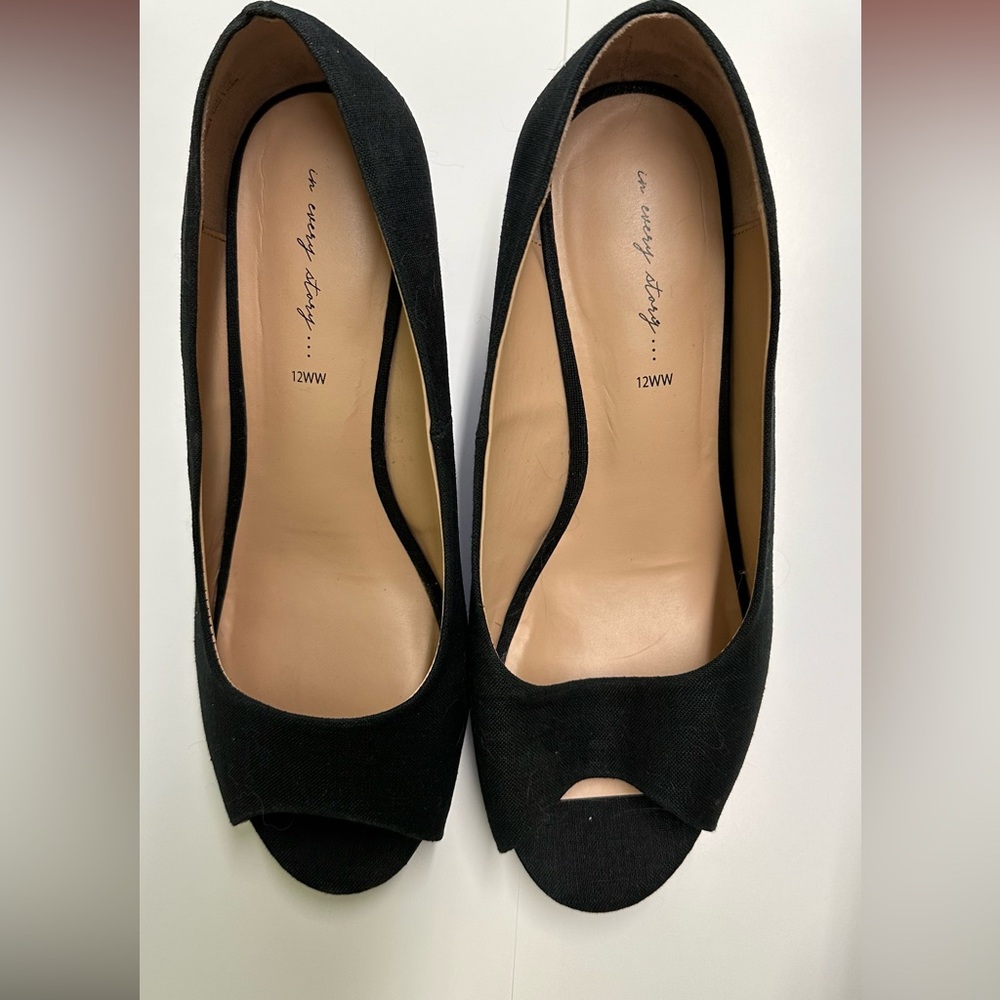In Every Story women’s wedges. Size 12 Wide